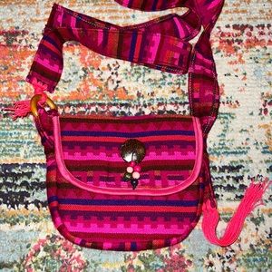Handwoven Artesanal crossbody bag in PINKS